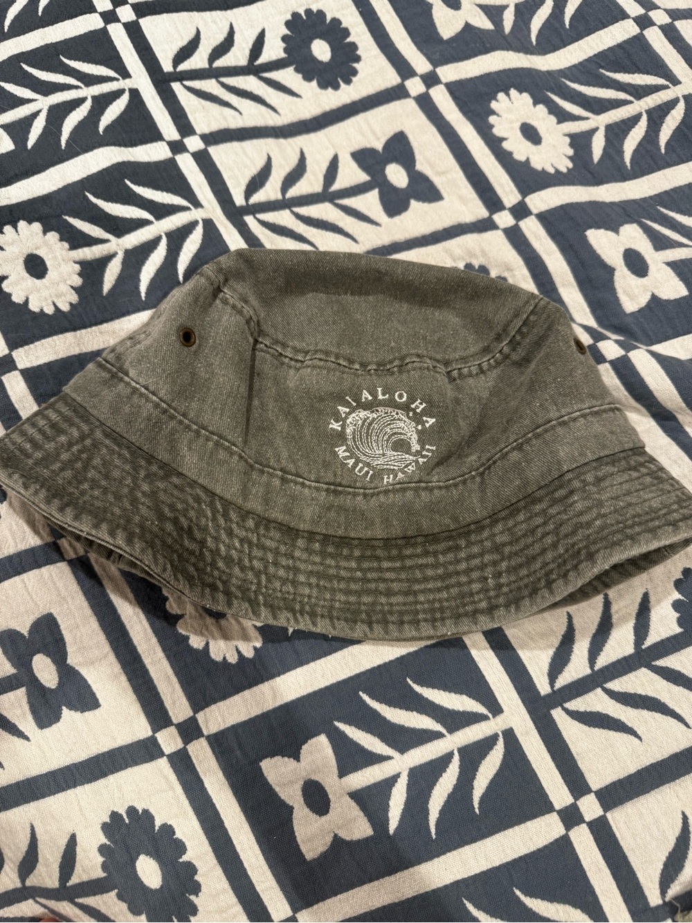 Vintage Kauai Hawaii bucket hat